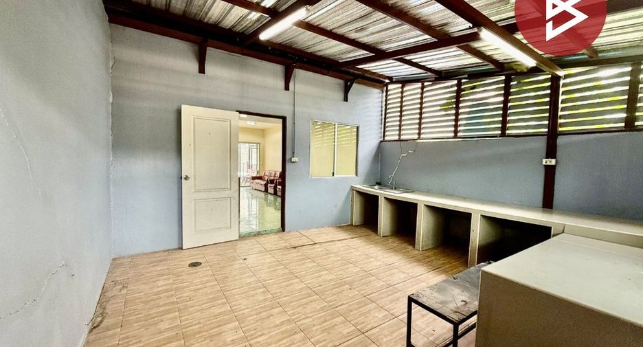 For sale 3 ベッドルーム townhouse in Sam Phran, Nakhon Pathom