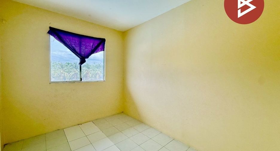 For sale 3 ベッドルーム townhouse in Sam Phran, Nakhon Pathom