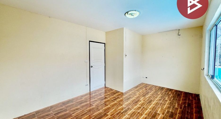 For sale 3 ベッドルーム townhouse in Sam Phran, Nakhon Pathom