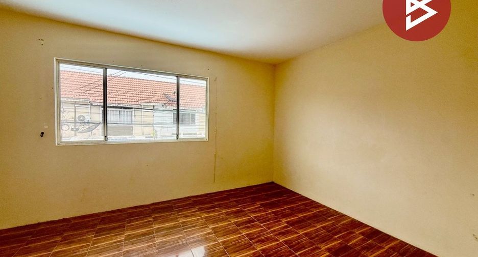 For sale 3 ベッドルーム townhouse in Sam Phran, Nakhon Pathom