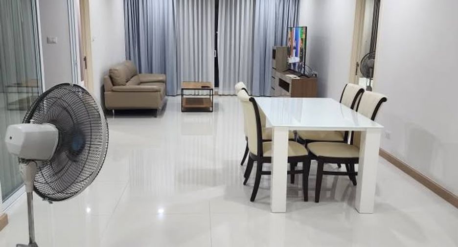 À louer 2 chambres condo à Yan Nawa, Bangkok