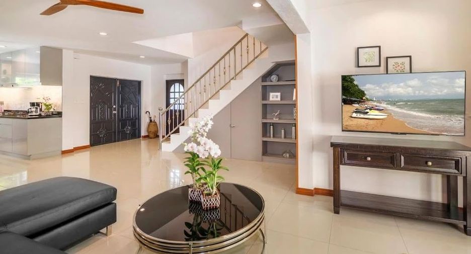 Villa zum Kauf mit 6 Zimmer in Bang Lamung, Chonburi