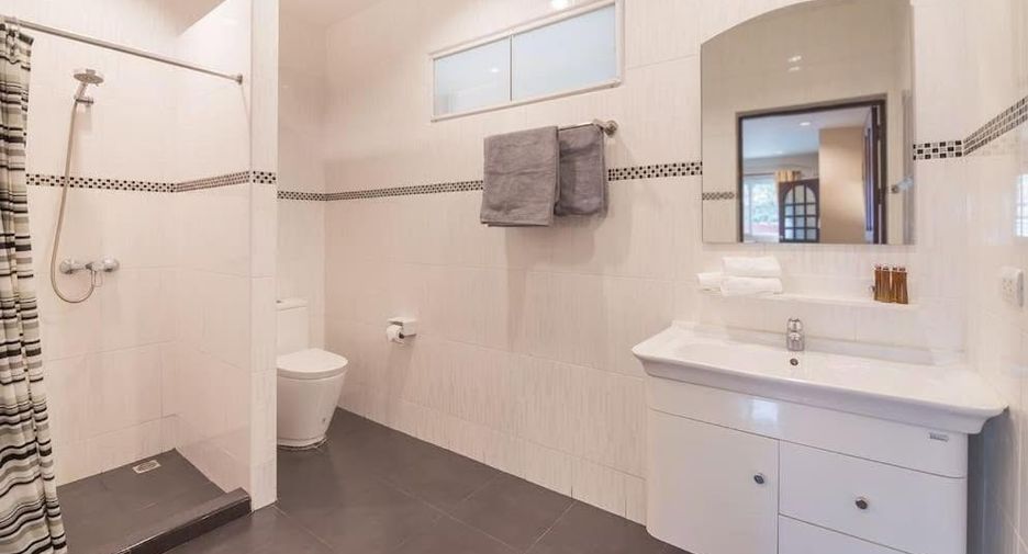 Villa zum Kauf mit 6 Zimmer in Bang Lamung, Chonburi