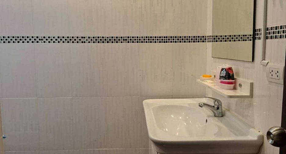 Villa zum Kauf mit 6 Zimmer in Bang Lamung, Chonburi