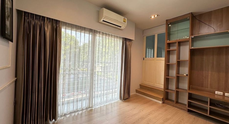 For rent 3 bedrooms condo in Khan Na Yao, Bangkok