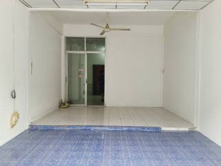 For sale 2 bedrooms townhouse in Krathum Baen, Samut Sakhon
