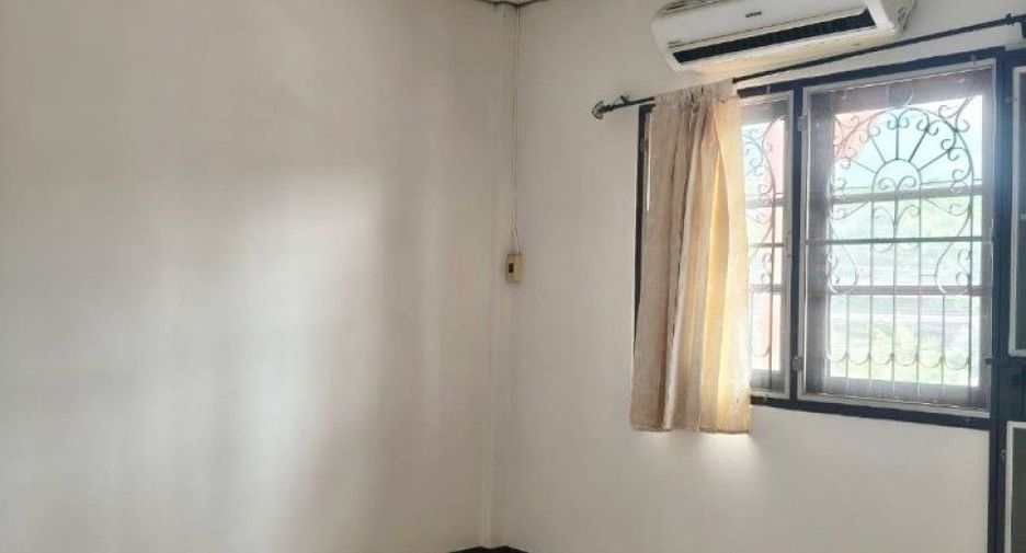Reihenhaus zum Kauf mit 2 Zimmer in Krathum Baen, Samut Sakhon