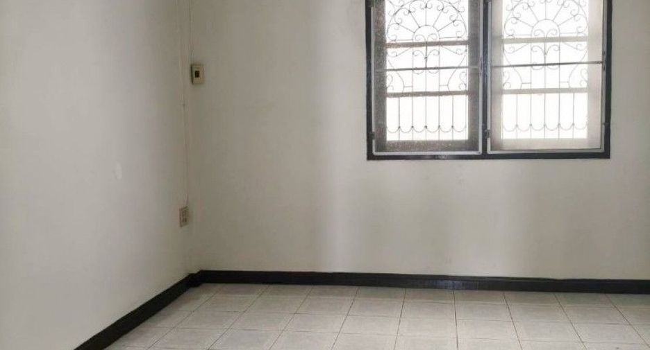 Reihenhaus zum Kauf mit 2 Zimmer in Krathum Baen, Samut Sakhon
