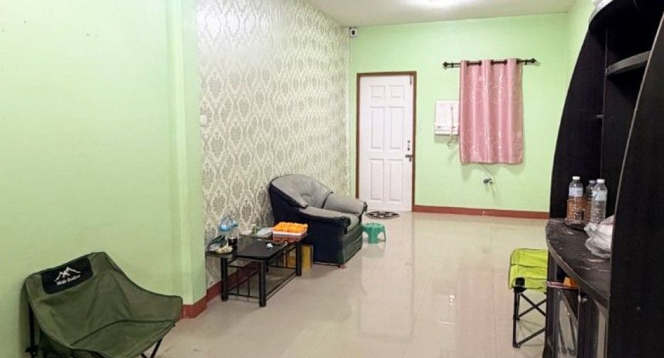 Reihenhaus zum Kauf mit 2 Zimmer in Si Maha Phot, Prachin Buri