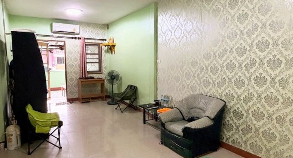 Reihenhaus zum Kauf mit 2 Zimmer in Si Maha Phot, Prachin Buri