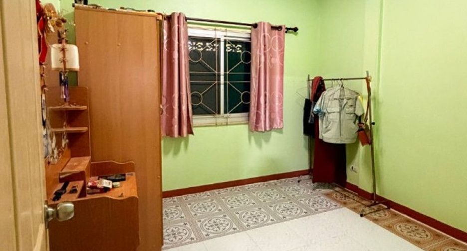 Reihenhaus zum Kauf mit 2 Zimmer in Si Maha Phot, Prachin Buri