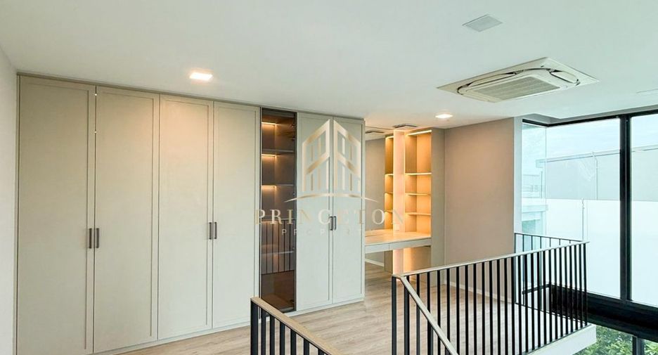 Casa en venta de 4 habitaciones en Saphan Sung, Bangkok