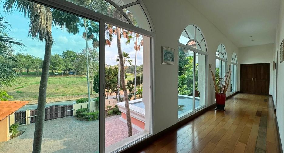 For rent and for sale 4 bedrooms villa in Huay Yai, Pattaya
