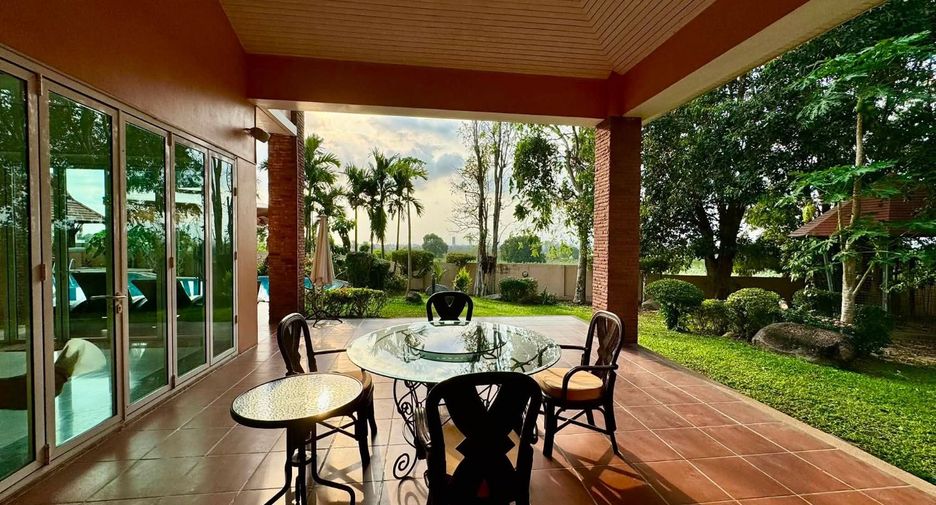 For rent and for sale 4 bedrooms villa in Huay Yai, Pattaya