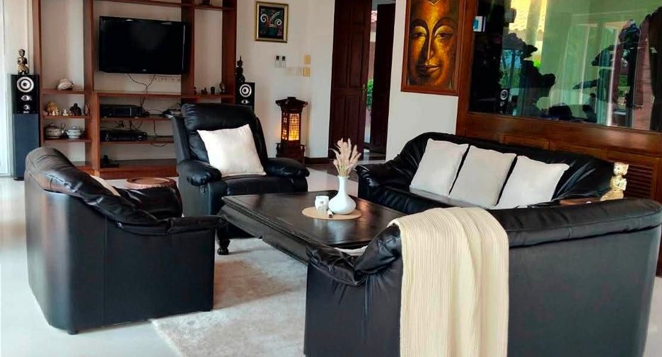 For rent and for sale 4 bedrooms villa in Huay Yai, Pattaya