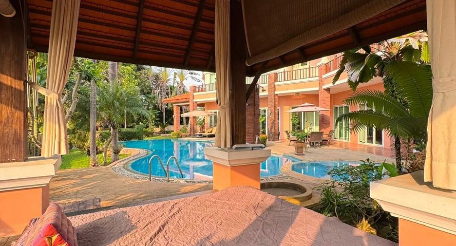 For rent and for sale 4 bedrooms villa in Huay Yai, Pattaya