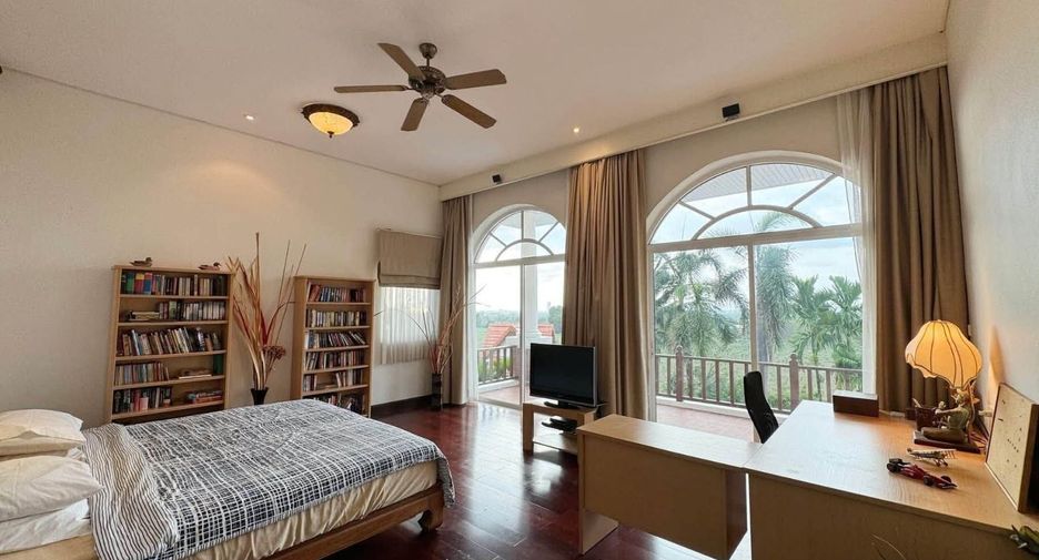 For rent and for sale 4 bedrooms villa in Huay Yai, Pattaya