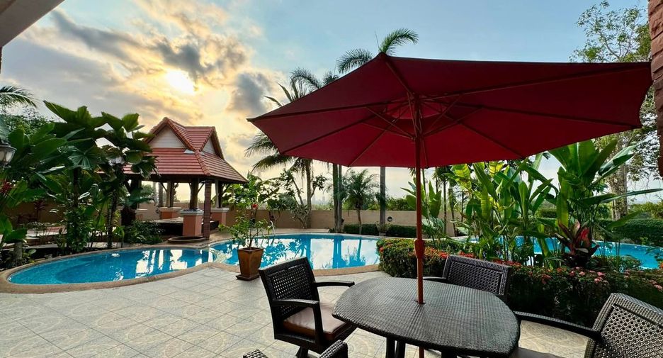 For rent and for sale 4 bedrooms villa in Huay Yai, Pattaya