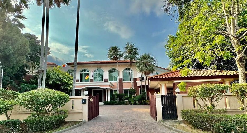 For rent and for sale 4 bedrooms villa in Huay Yai, Pattaya