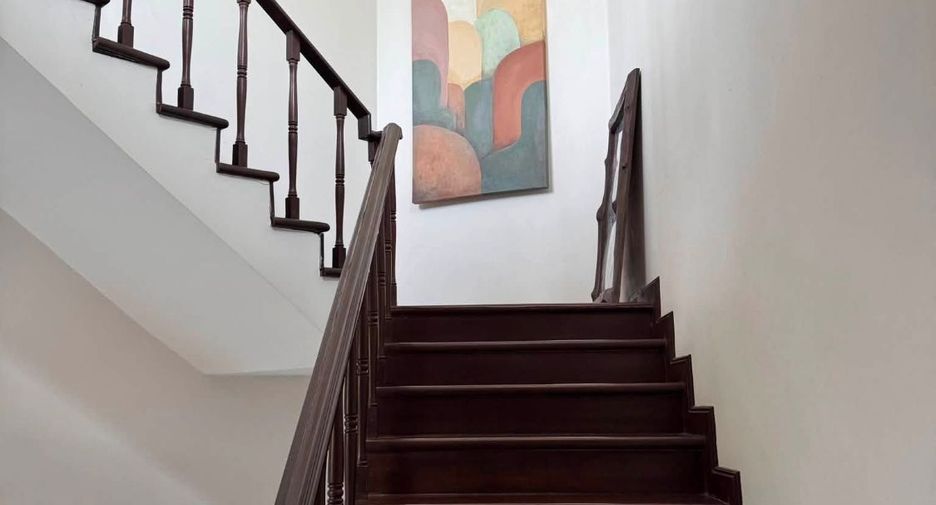 For rent and for sale 4 bedrooms villa in Huay Yai, Pattaya