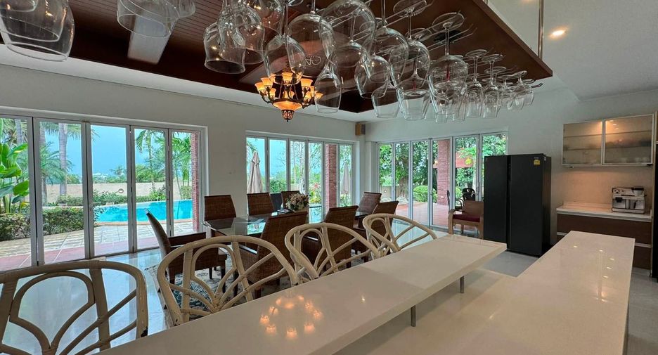 For rent and for sale 4 bedrooms villa in Huay Yai, Pattaya