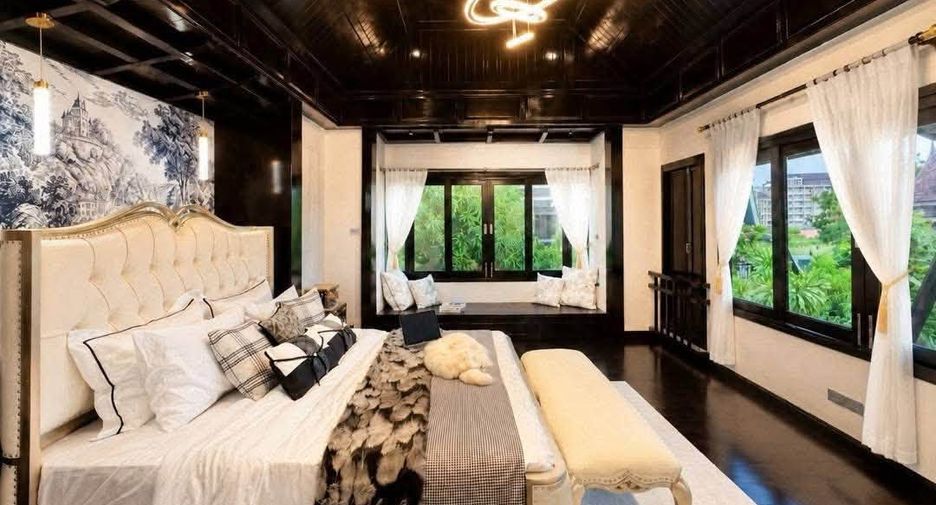 For rent 4 bedrooms villa in Bang Lamung, Chonburi