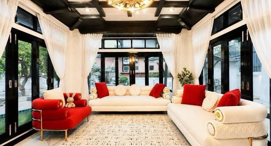 For rent 4 bedrooms villa in Bang Lamung, Chonburi