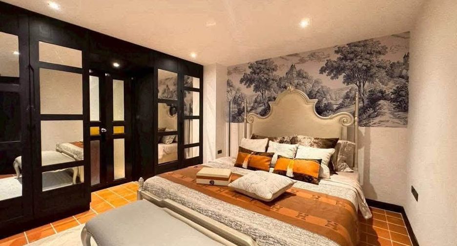 For rent 4 bedrooms villa in Bang Lamung, Chonburi