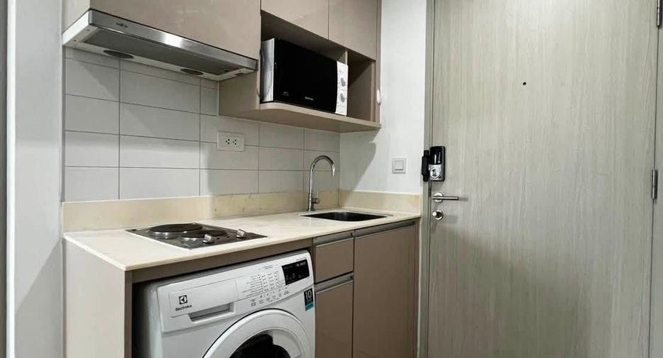 Wohnung zur Miete mit 1 Zimmer in Bang Rak, Bangkok