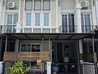 Reihenhaus zum Kauf mit 3 Zimmer in Thung Khru, Bangkok