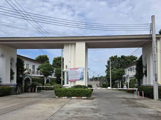 Reihenhaus zum Kauf mit 3 Zimmer in Thung Khru, Bangkok