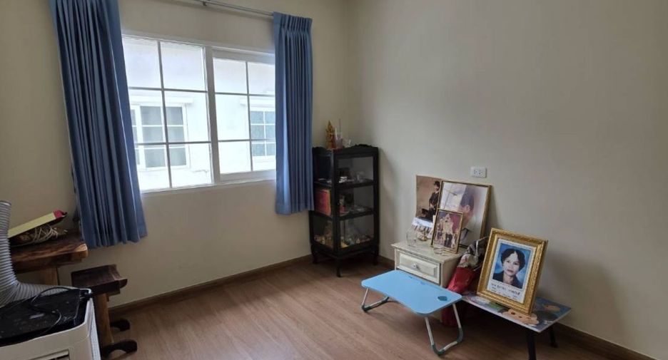 Reihenhaus zum Kauf mit 3 Zimmer in Thung Khru, Bangkok