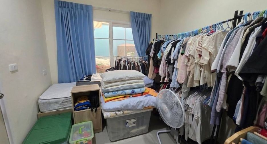 Reihenhaus zum Kauf mit 3 Zimmer in Thung Khru, Bangkok
