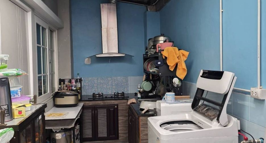Reihenhaus zum Kauf mit 3 Zimmer in Thung Khru, Bangkok