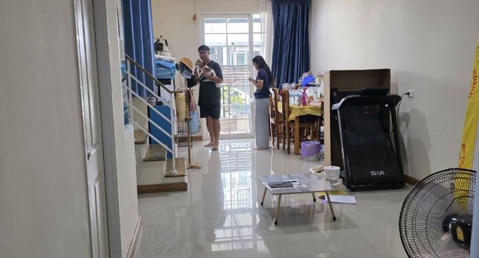 Reihenhaus zum Kauf mit 3 Zimmer in Thung Khru, Bangkok