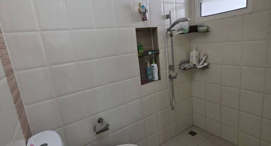 Reihenhaus zum Kauf mit 3 Zimmer in Thung Khru, Bangkok