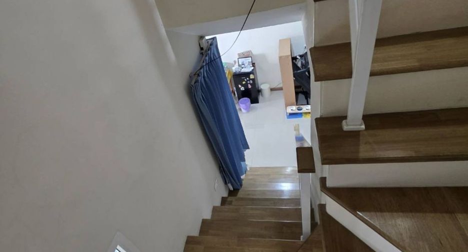 Reihenhaus zum Kauf mit 3 Zimmer in Thung Khru, Bangkok
