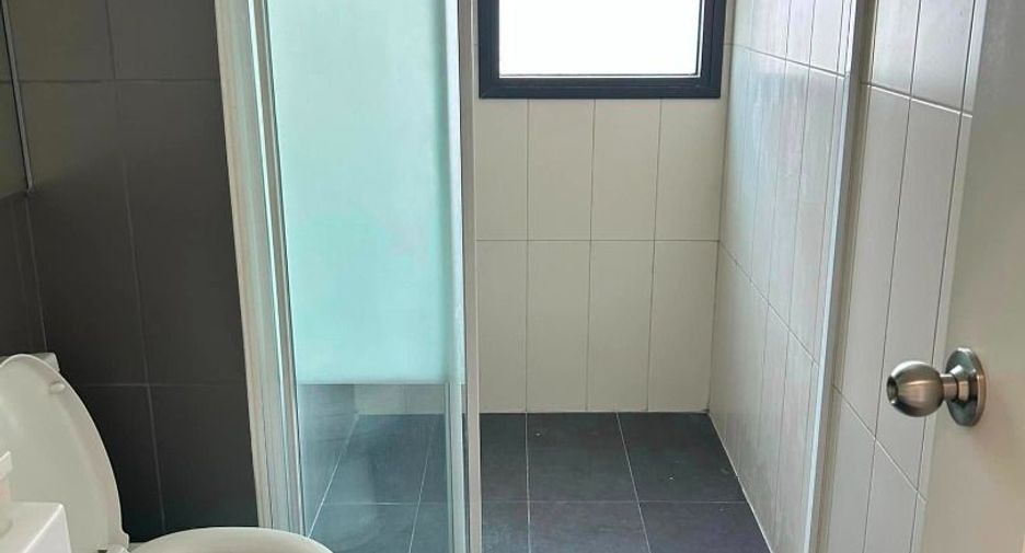 For rent 2 bedrooms condo in Huai Khwang, Bangkok