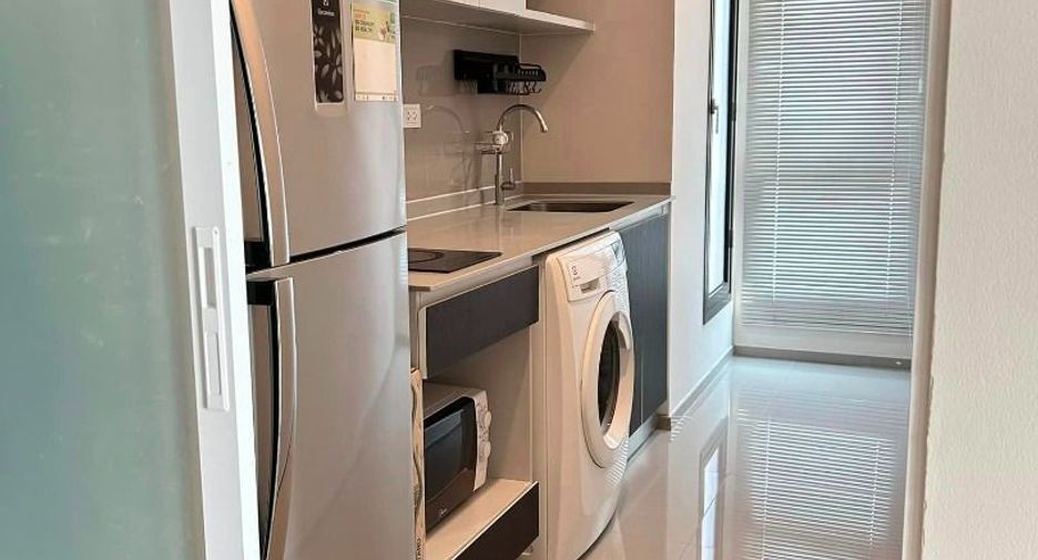 For rent 2 bedrooms condo in Huai Khwang, Bangkok