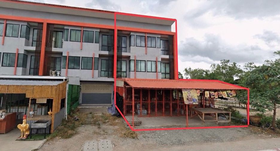 Local comercial en venta de 4 habitaciones en Si Racha, Chonburi