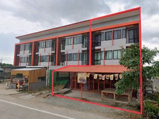 Local comercial en venta de 4 habitaciones en Si Racha, Chonburi