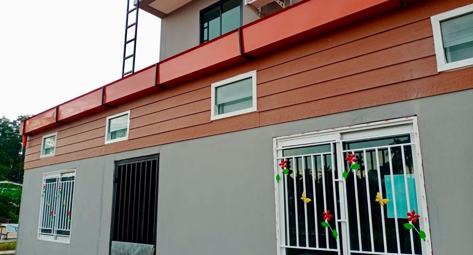 Local comercial en venta de 4 habitaciones en Si Racha, Chonburi