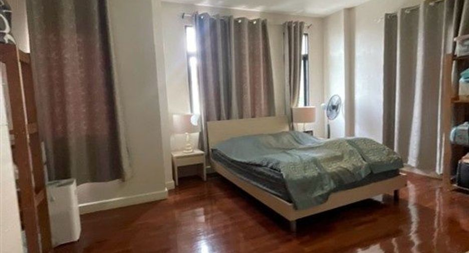 For sale 3 bedrooms house in Khan Na Yao, Bangkok