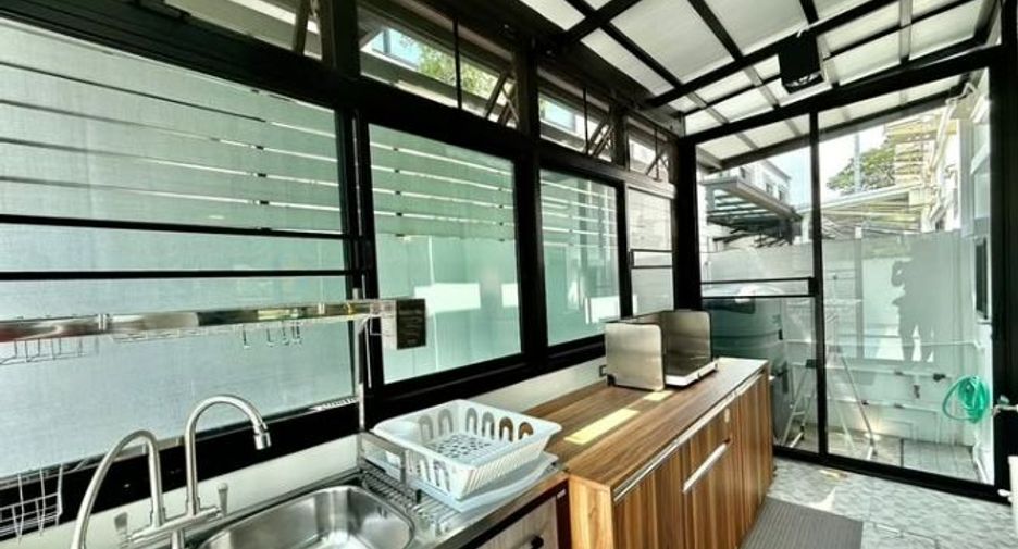 For rent 4 bedrooms condo in Bang Phli, Samut Prakan