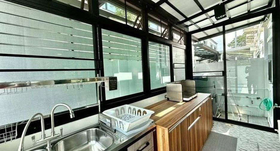 For rent 4 bedrooms condo in Bang Phli, Samut Prakan