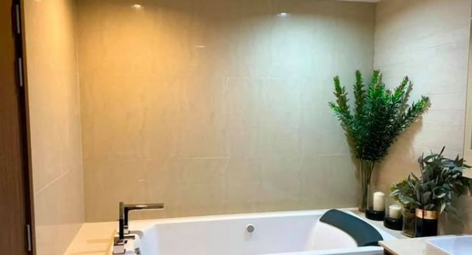 For rent 2 bedrooms condo in Watthana, Bangkok