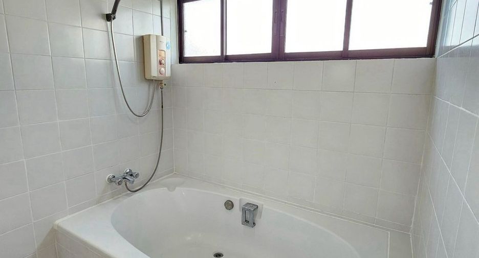 For sale 3 bedrooms condo in Na Jomtien, Pattaya