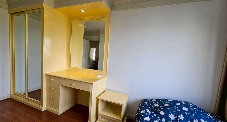 For sale 3 bedrooms condo in Na Jomtien, Pattaya