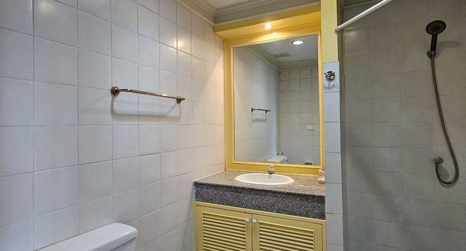 For sale 3 bedrooms condo in Na Jomtien, Pattaya