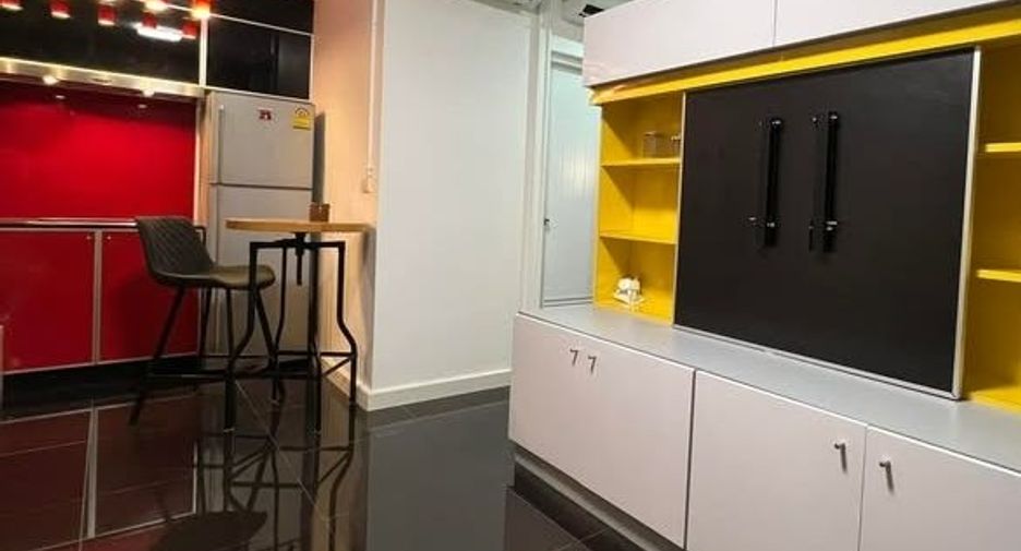 For rent 2 bedrooms condo in Yan Nawa, Bangkok